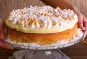 Bolo Cremoso De Abacaxi Com Coco é Simplesmente MARAVILHOSA