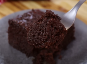 Melhor Bolo De Chocolate Molhadinho Rapido e Facil!