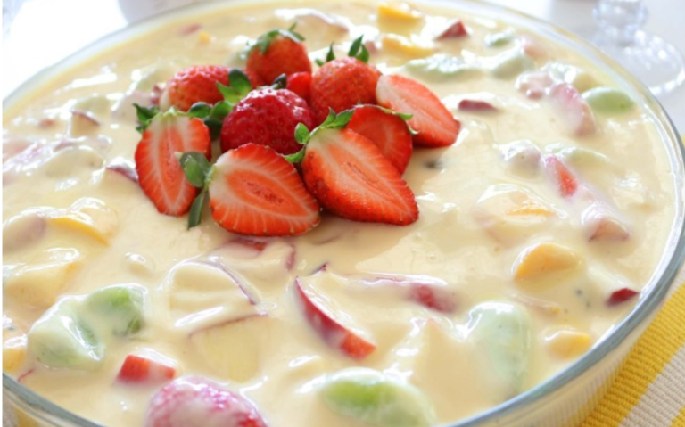 Salada de frutas com creme uma delícia refrescante e nutritiva