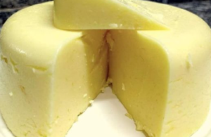 Queijo caseiro ou queijo manteiga fácil não precisa coalhar o leite e fica uma delícia