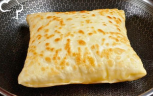 Pão de Queijo de Frigideira para fazer em 10 minutinhos