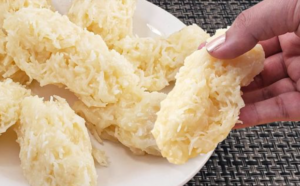Cocada cremosa de leite condensado deliciosa e feita com apenas 3 ingredientes