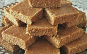 Paçoca caseira que não vai ao fogo feita com 3 ingredientes muito fácil de fazer econômica e deliciosa