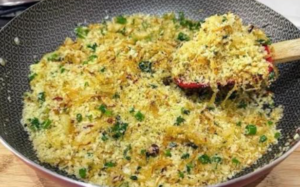 Aprenda a fazer a melhor farofa de cebola de maneira fácil e descomplicada