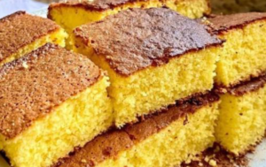Bolo sem farinha de trigo e sem leite, super fofo e saboroso! Facílimo, tudo no liquidificador