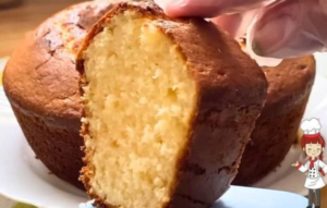 Bolo amanteigado delicioso e tão fofinho que desmancha na boca